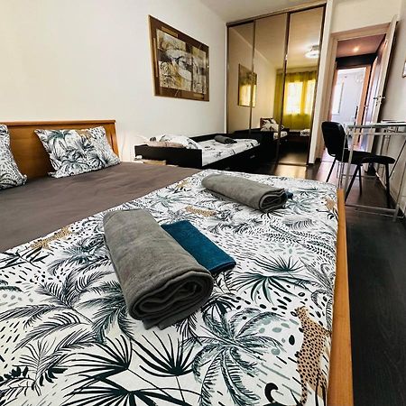 The Nice - 3 Rooms, 3Air Cond, 3Tv, 3Fans, 2 Wc, Wifi Everywhere 5Min Aeroport, Train, Beach, 1Min Tram, 15 Min Centre, Port, Parking Possible المظهر الخارجي الصورة