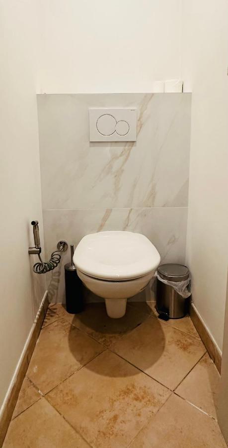 The Nice - 3 Rooms, 3Air Cond, 3Tv, 3Fans, 2 Wc, Wifi Everywhere 5Min Aeroport, Train, Beach, 1Min Tram, 15 Min Centre, Port, Parking Possible المظهر الخارجي الصورة