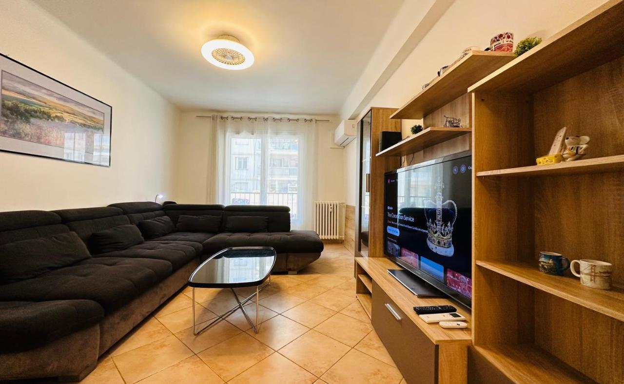 The Nice - 3 Rooms, 3Air Cond, 3Tv, 3Fans, 2 Wc, Wifi Everywhere 5Min Aeroport, Train, Beach, 1Min Tram, 15 Min Centre, Port, Parking Possible المظهر الخارجي الصورة