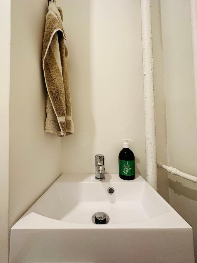 The Nice - 3 Rooms, 3Air Cond, 3Tv, 3Fans, 2 Wc, Wifi Everywhere 5Min Aeroport, Train, Beach, 1Min Tram, 15 Min Centre, Port, Parking Possible المظهر الخارجي الصورة